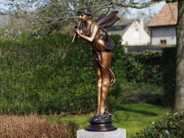 Fee mit Flöte 138 cm aus Bronze