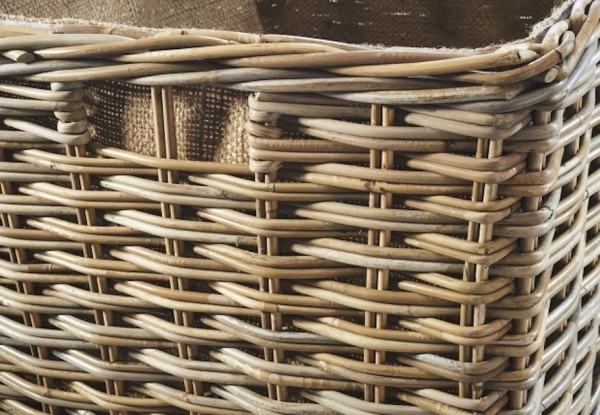 Rattan Kaminholzkorb mit Leinenfutter und stabilen Rollen