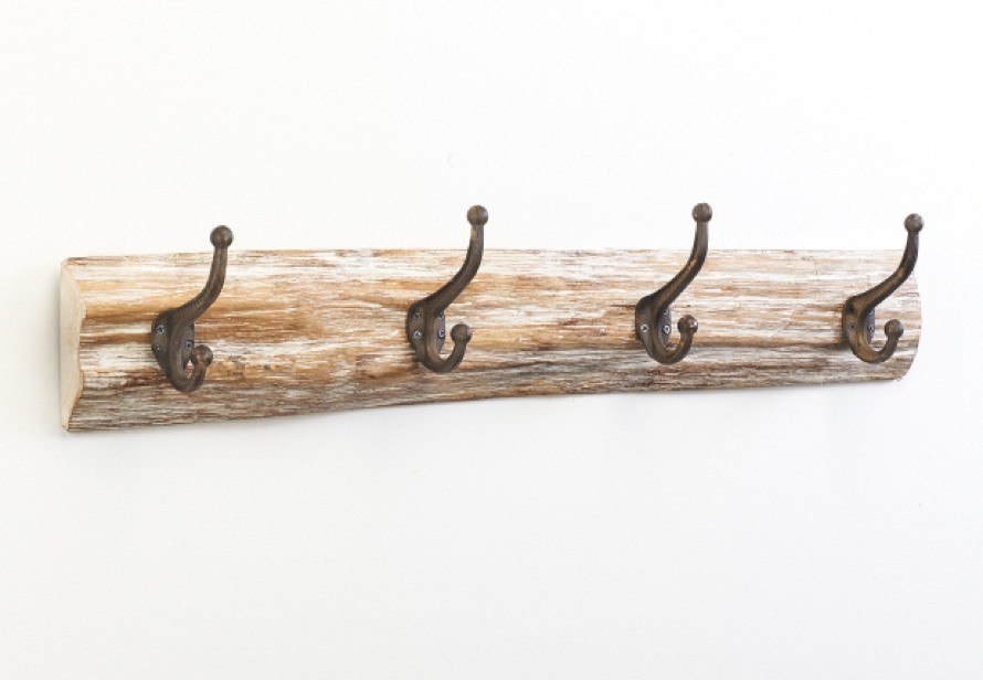 Hakenleiste aus Holz und Metall