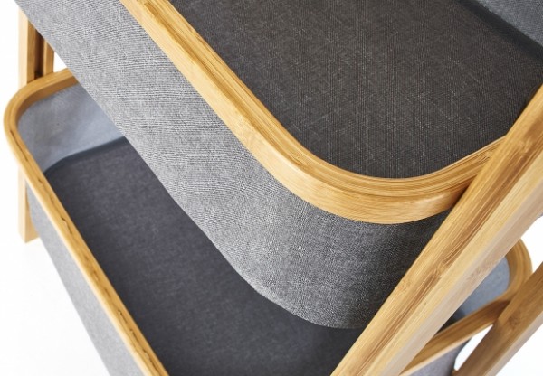 Badregal aus Bambusholz mit zwei Körbe und Ablage