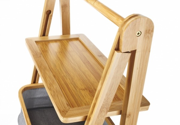 Badregal aus Bambusholz mit zwei Körbe und Ablage