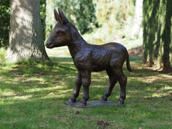 Baby Esel Mali als Bronzefigur 93 cm