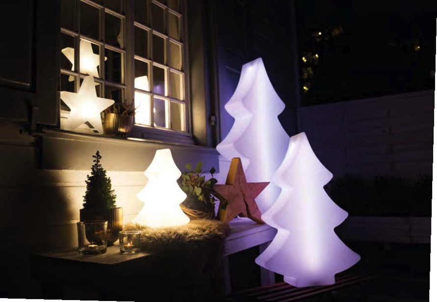 shinning-tree-2d-tannenbaum-lampe-8-seasons-design-stimmungsbild.jpg