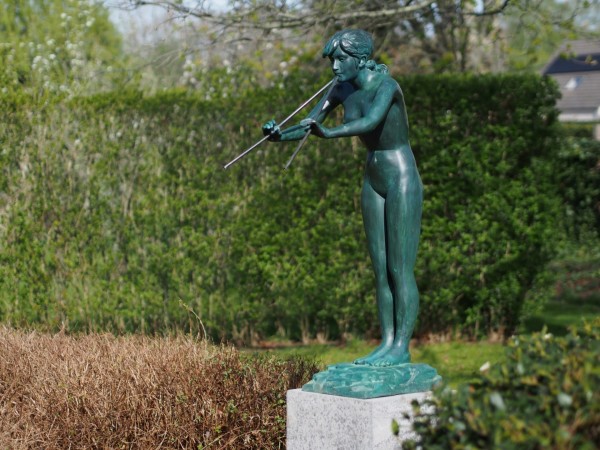 Frau mit Flöte 120 cm aus Bronze