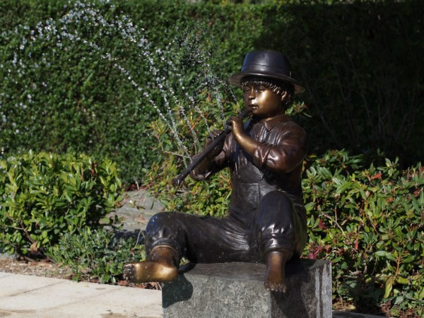 Junge mit Flöte 68 cm aus Bronze