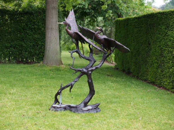 Kranichvögel auf Baum - XL Bronzefigur 130 x 70 x 170 cm