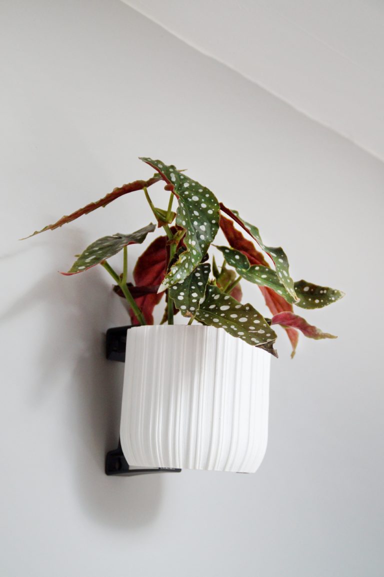 https://www.terrapalme.de/media/image/capi/Wall-grip-Lux-Stripes-white-Stimmungsbild.jpg