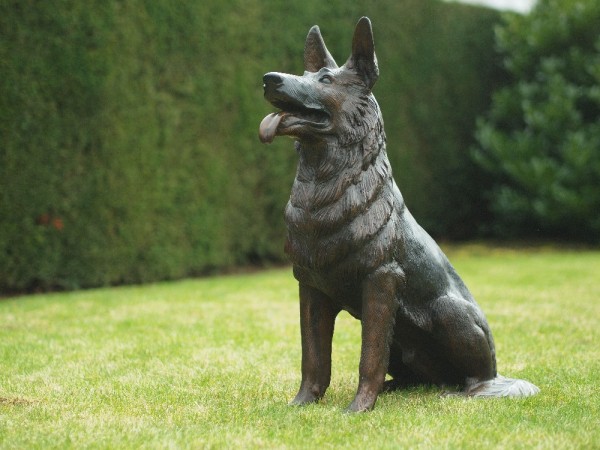 Sitzender Hund Bronzefigur 75 cm