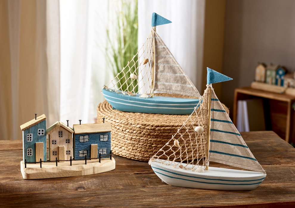 https://www.terrapalme.de/media/image/kl/Holz-Segelschiff-Blau-Stimmungsbild.jpeg