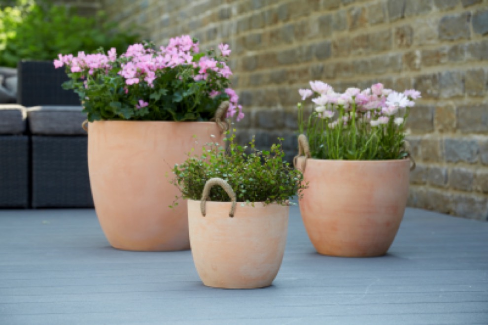 https://www.terrapalme.de/media/image/kl/Jardo-Terracotta-Topf-Set-Stimmungsbild.jpeg