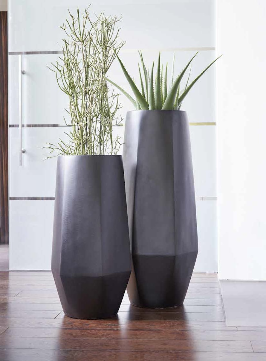 https://www.terrapalme.de/media/image/kl/Natam-Polystone-Pflanzvase-black-Stimmungsbild.jpg