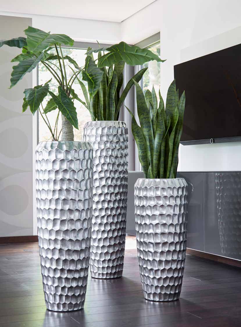 https://www.terrapalme.de/media/image/kl/Natan-Polystone-Pflanzvase-silber-Stimmungsbild.jpg