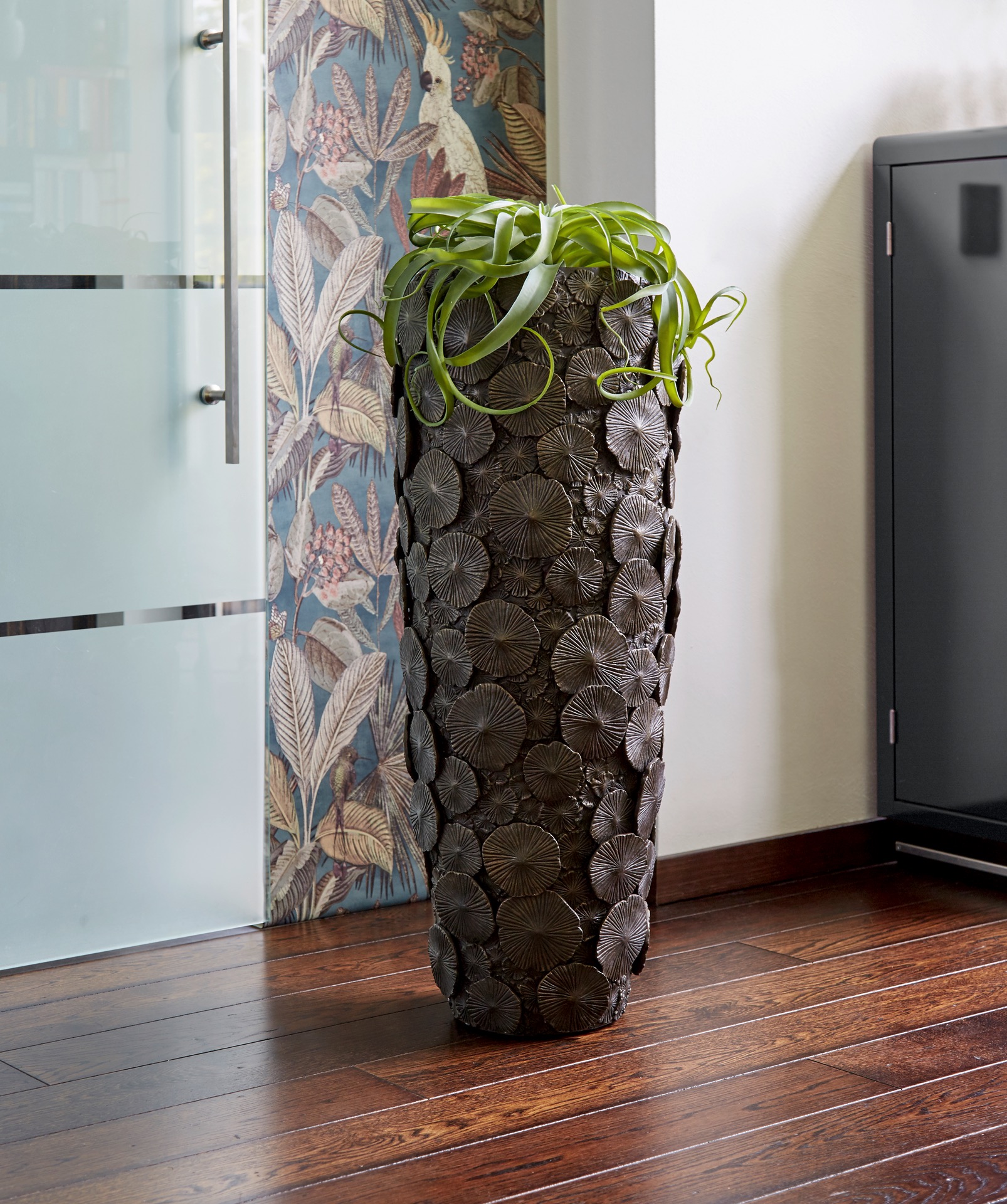 https://www.terrapalme.de/media/image/kl/Nymphea-Polystone-Pflanzvase-Stimmungsbild.jpeg