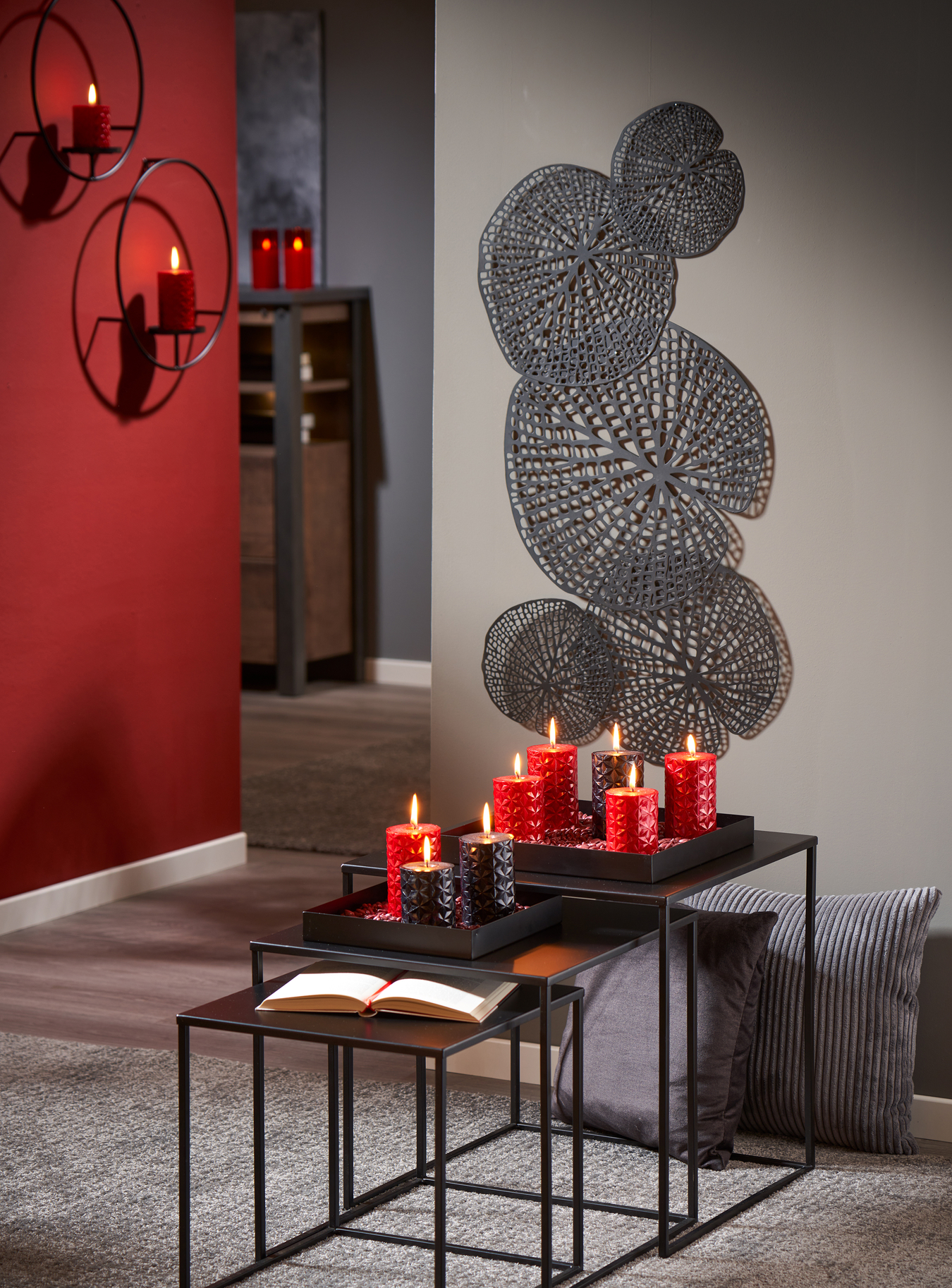https://www.terrapalme.de/media/image/kl/Wandornament-schwarz-Metall-Wandbild-Stimmungsbild.jpg