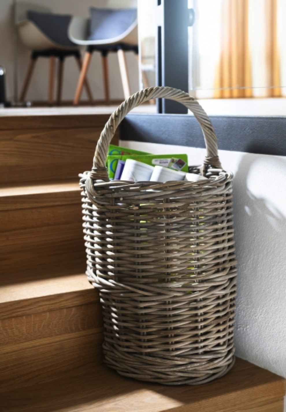 https://www.terrapalme.de/media/image/locker/Treppenkorb-Kubugrey-Rattan-Stimmungsbild.jpeg