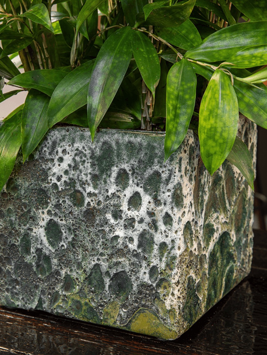 https://www.terrapalme.de/media/image/nk/Cube-Relic-Lava-Keramik-Pflanztopf-jade-stimmungsbild2.jpeg