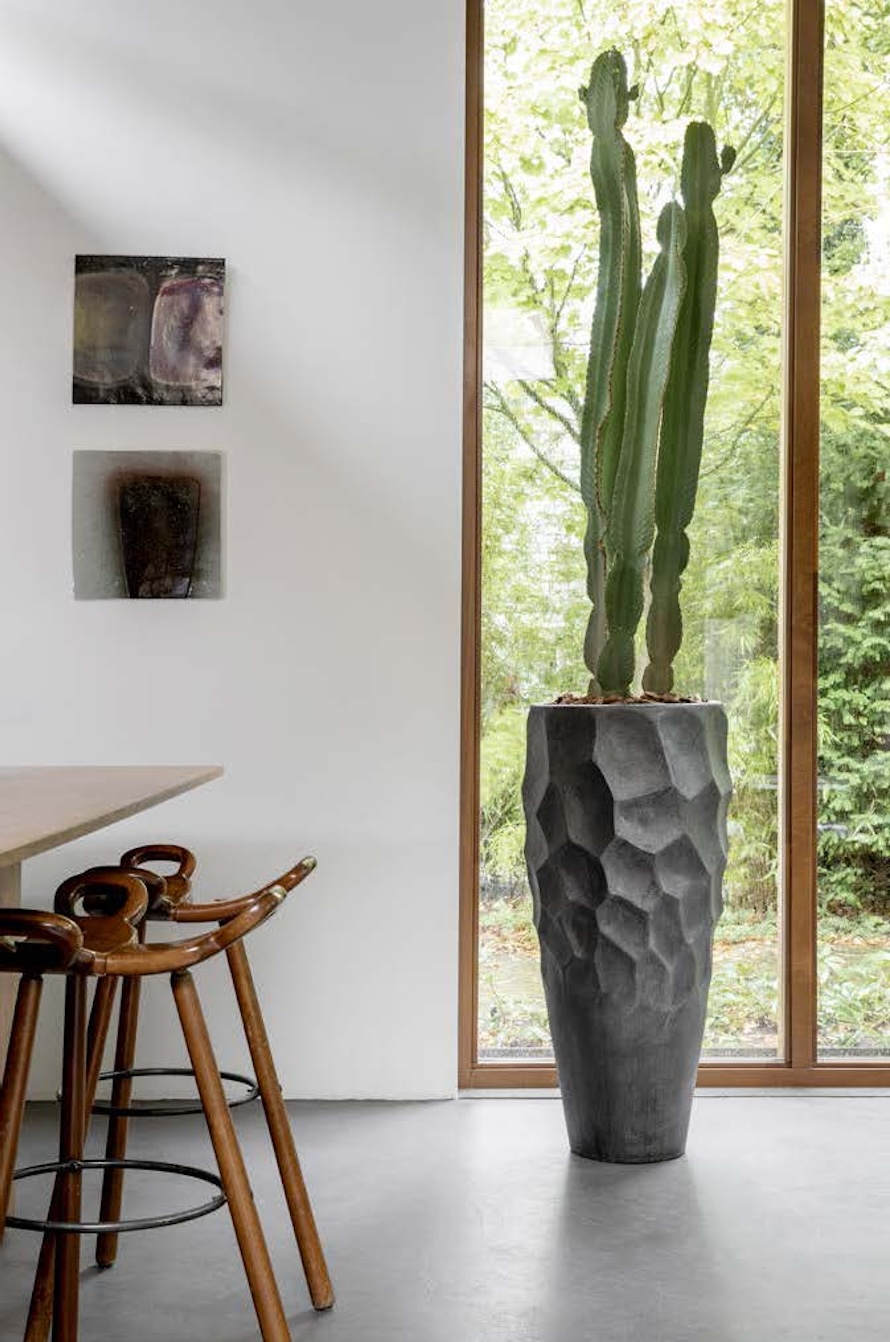 https://www.terrapalme.de/media/image/stimmungsbild/Nathan-James-puteer-champagne-Polystone-Pflanzvase-Stimmungsbild.jpg