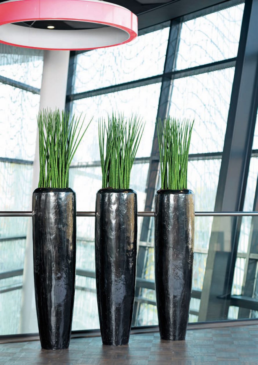 bogenhanf-spikes-fa-loft-black-diamond-pflanzvase-stimmungsbild